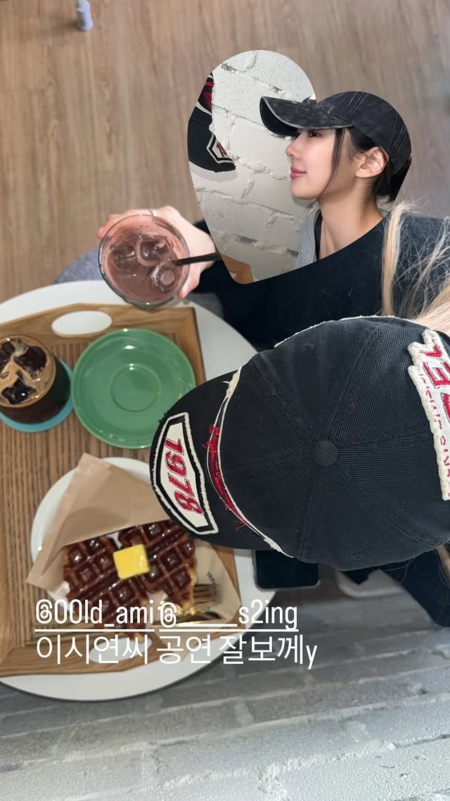 leesiyeonbr's tweet photo. [📲] 260328 - Atualização da #YOOHYEON no story do Instagram com a SIYEON e #DAMI:

[Esse story foi postado antes]

"Lee Siyeon ssi, vamos curtir a sua apresentação" [Marcou a 🐼 e 🐺]

© 2Moori 

#SIYEON #시연 #DREAMCATCHER  #ChRocktikal https://t.co/U4Fq1lrC7e