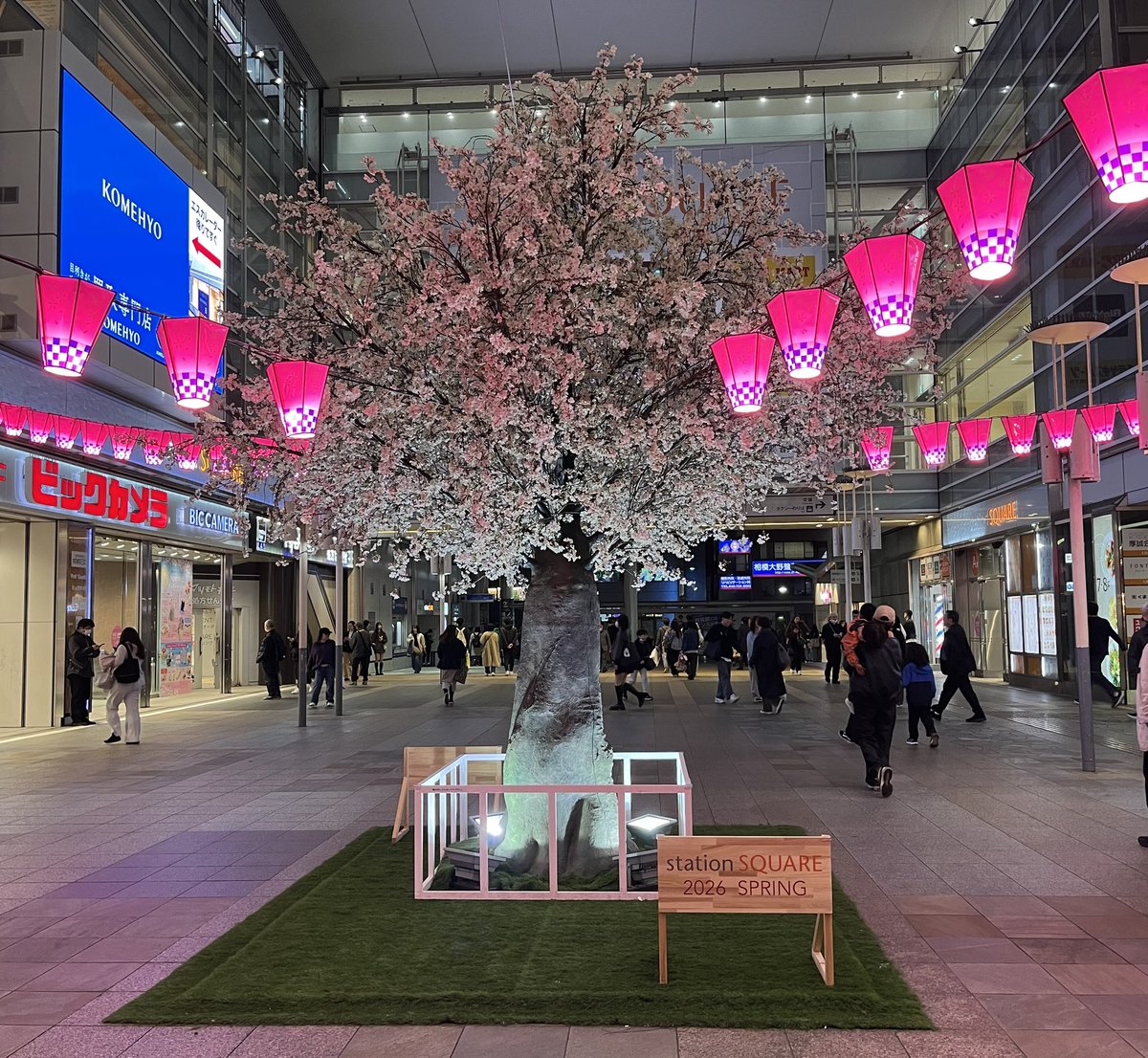 ななろ tweet media