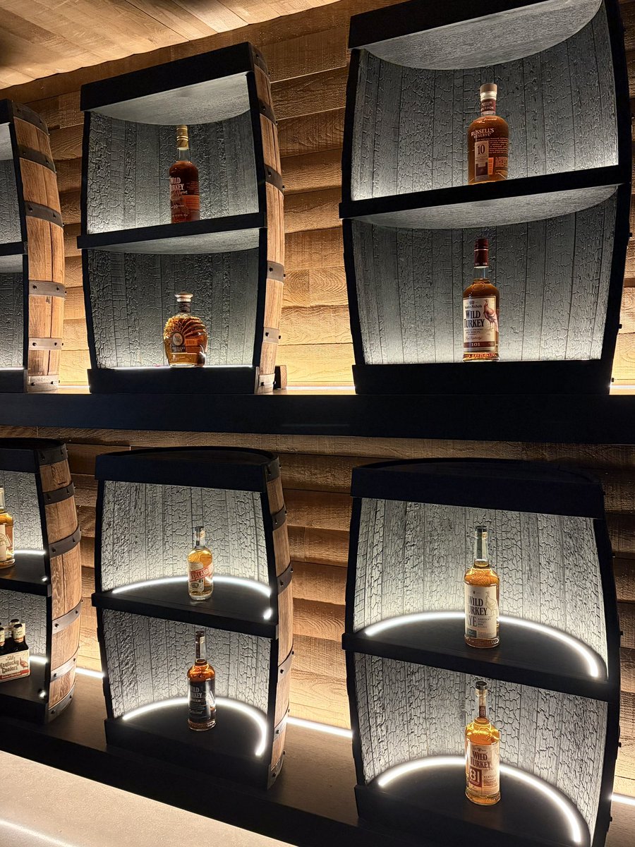 RBird101's tweet image. Had an amazing evening at @WildTurkey with @FirebirdBo and friends at the American Spirit book signing. Attendees had the opportunity to purchase MK Beacon at SRP. Helluva surprise! 🥃🦃
