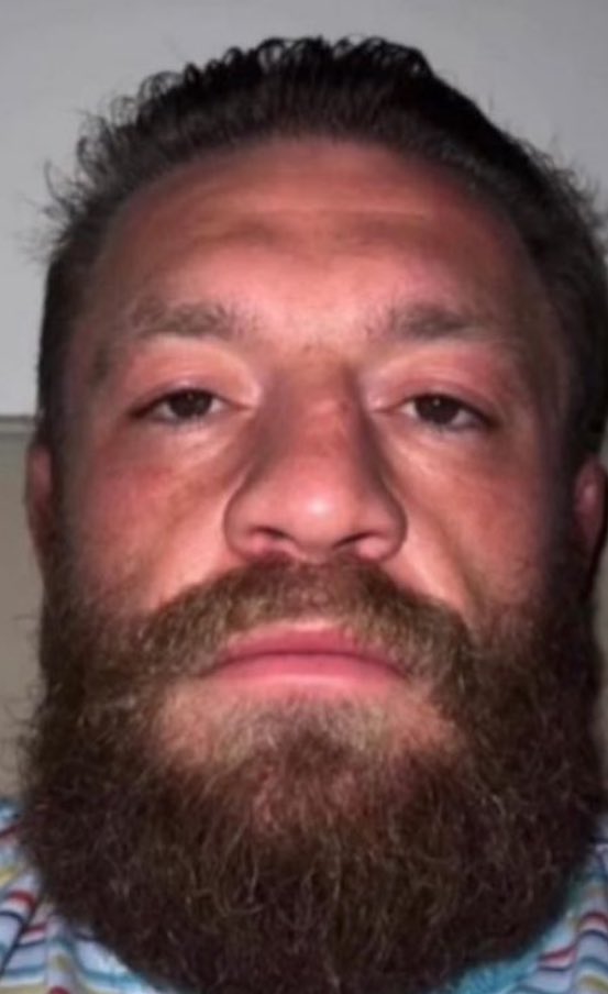 MMA__TIME's tweet photo. T’es connu pr avoir un des meilleur fight iq du game une gestion de distance de bz tes entrain de Cook le mec et d’un coup t’accepte de prendre 50 coup et de brawl avec un mec dont la seul qualité c’est sa force de frappe ???? Parfois ce sport y’a des choses faut accepter et pas essayer de comprendre sah