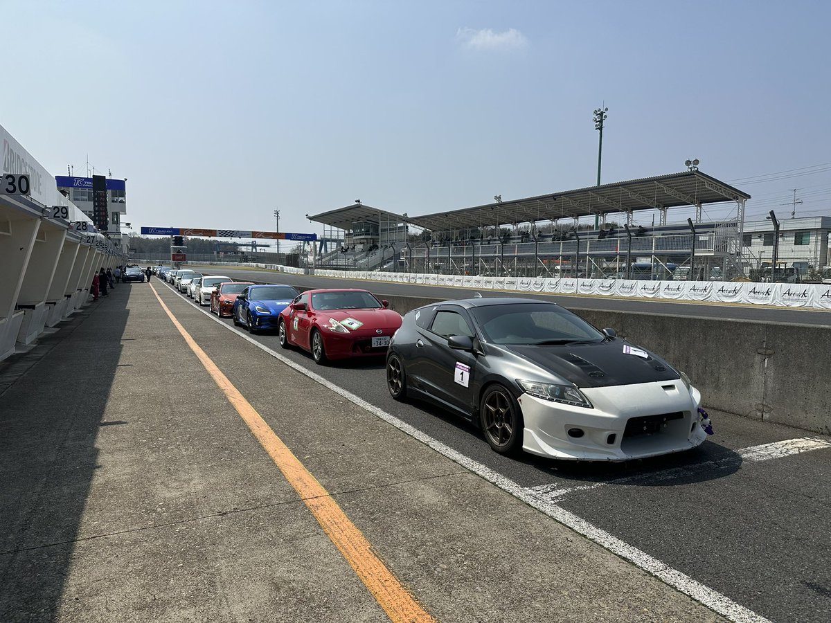 heisei_circuit's tweet photo. 平成生まれサーキット体験会！

事故なく終了しました☺️
あとは日産祭名車祭を楽しみましょう！

初サーキットTC2000で、
さらに観客席も人がたくさん！！
華々しいデビューおめでとう御座います🎉 https://t.co/YiDOUISjnw