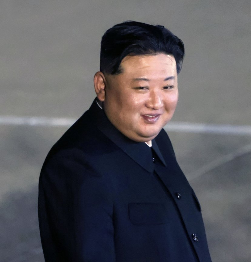 CryptoNewsHntrs's tweet photo. BREAKING: 🇰🇵 KIM JONG UN PERSONALLY OVERSEES GROUND TEST OF A NEW HIGH-THRUST SOLID-FUEL MISSILE ENGINE, PER KCNA.
#NorthKorea #KimJongUn #MissileTest #SolidFuelEngine #BreakingNews #KCNA https://t.co/DLauiWLVYq