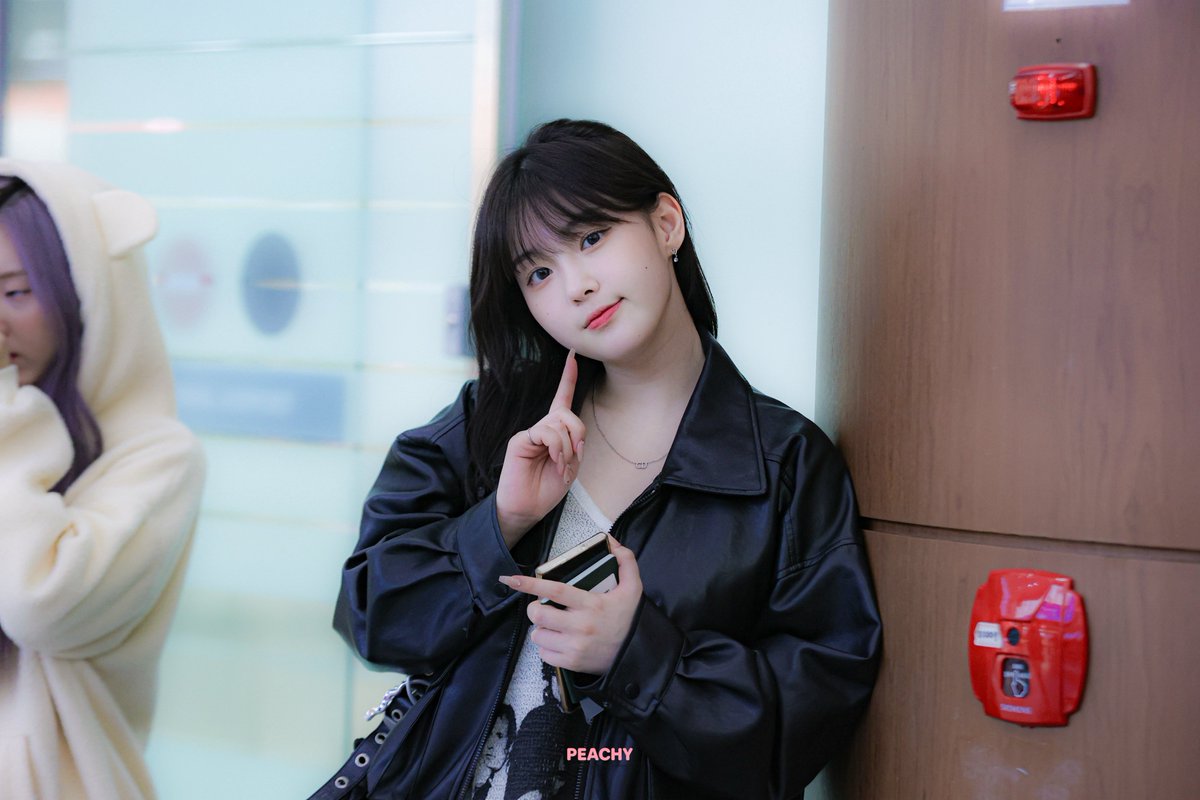 ᴘᴇᴀᴄʜʏ tweet media