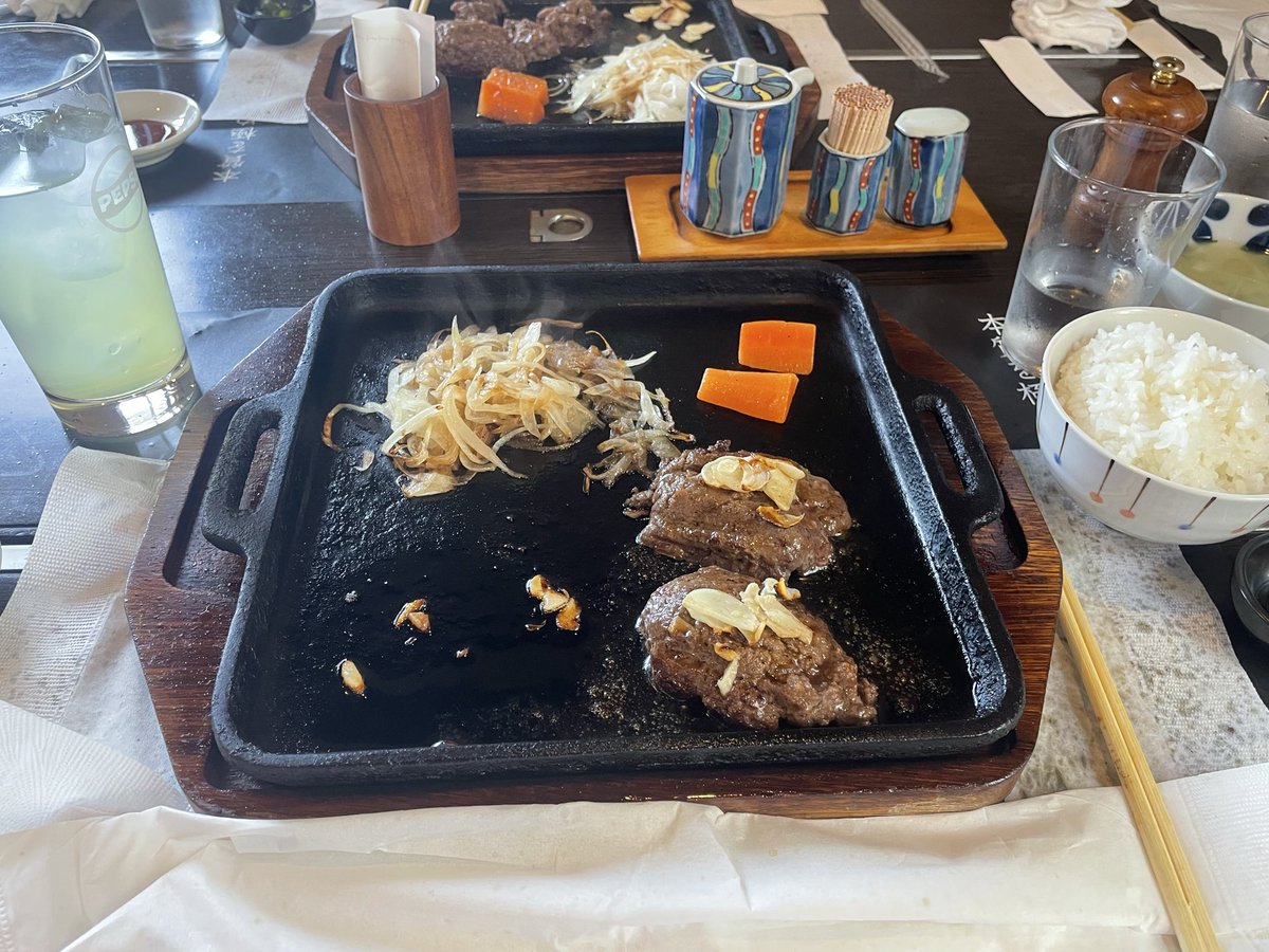 とみしょ tweet media