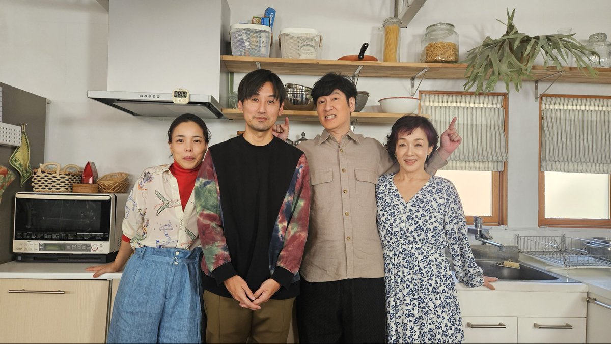 今日、3/29(日)19:00〜
NHK Eテレ
未病息災を願います。
脚本してるドラマオンエアされます。会話劇コメディ。

この間、収録に行った時の写真。
#キムラ緑子
#田中直樹
#安藤玉恵