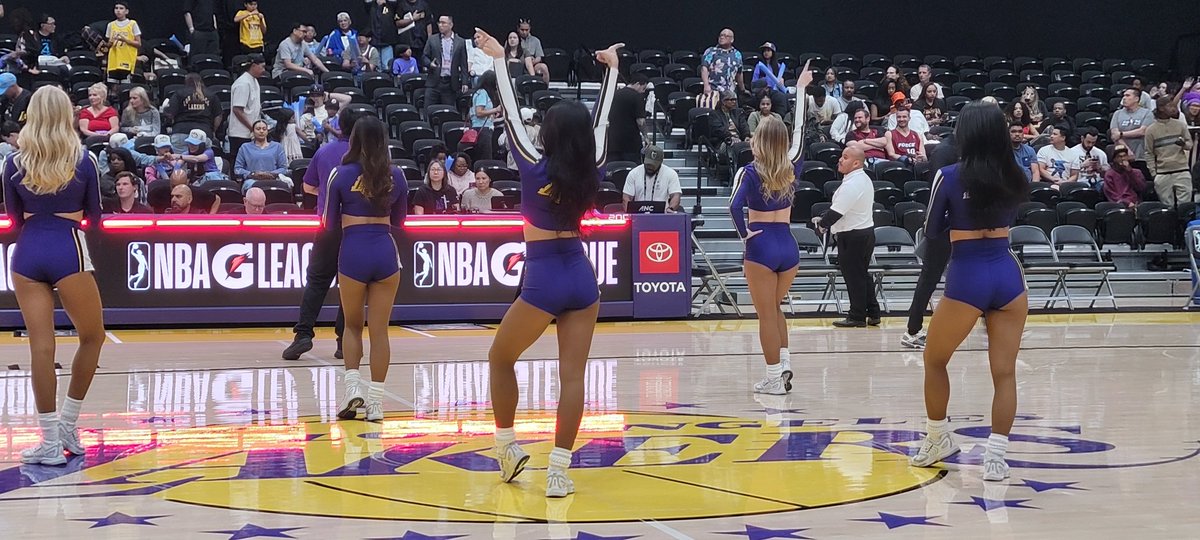 CyberMichaelM's tweet photo. At SB Lakers.... Lakers win the Western conference! Will be the #1 seed in the playoffs 🏀🤟 Bronny James and Drew Timme both had monster games. Let's win the G League championship !!🏆 #lakersnation #lakeshow #lakers https://t.co/7XEQRJm2J3