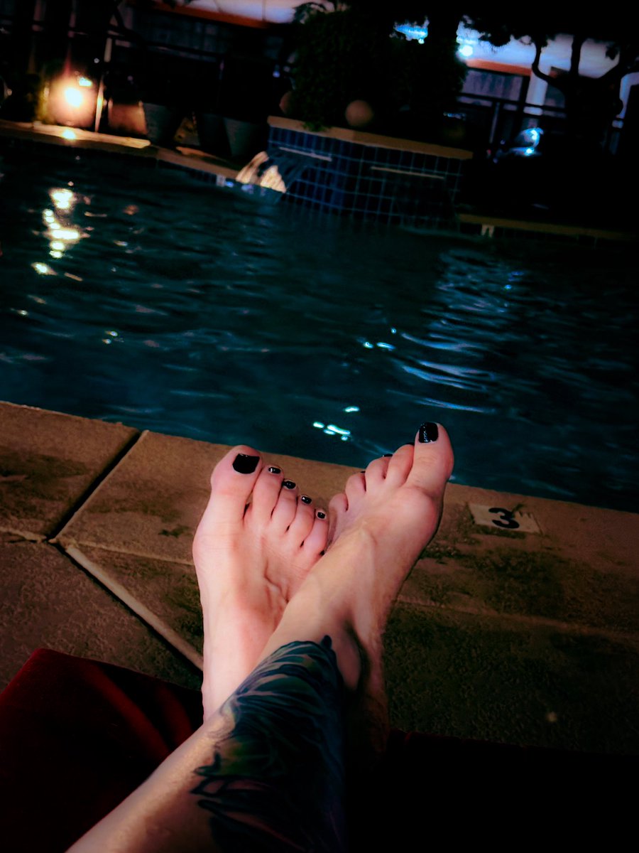 Lady Vī tweet media