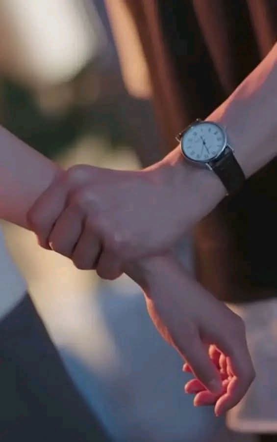 محبت کا مل جانا یا بچھڑنا اہم نہیں ہے
اہم یہ ہے کہ پانے یا کھونے کے بعد بھی اسکی حرمت برقرار رہے_
صبح بخیــــر زندگي 
#sunny📚