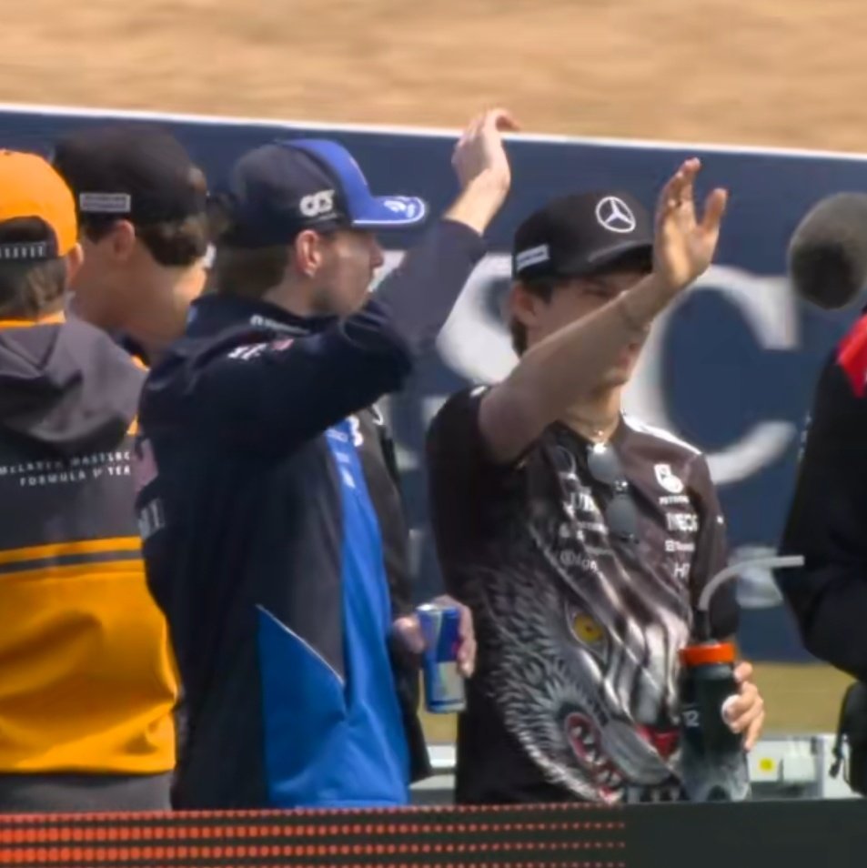 yoshii | ヨシ tweet media