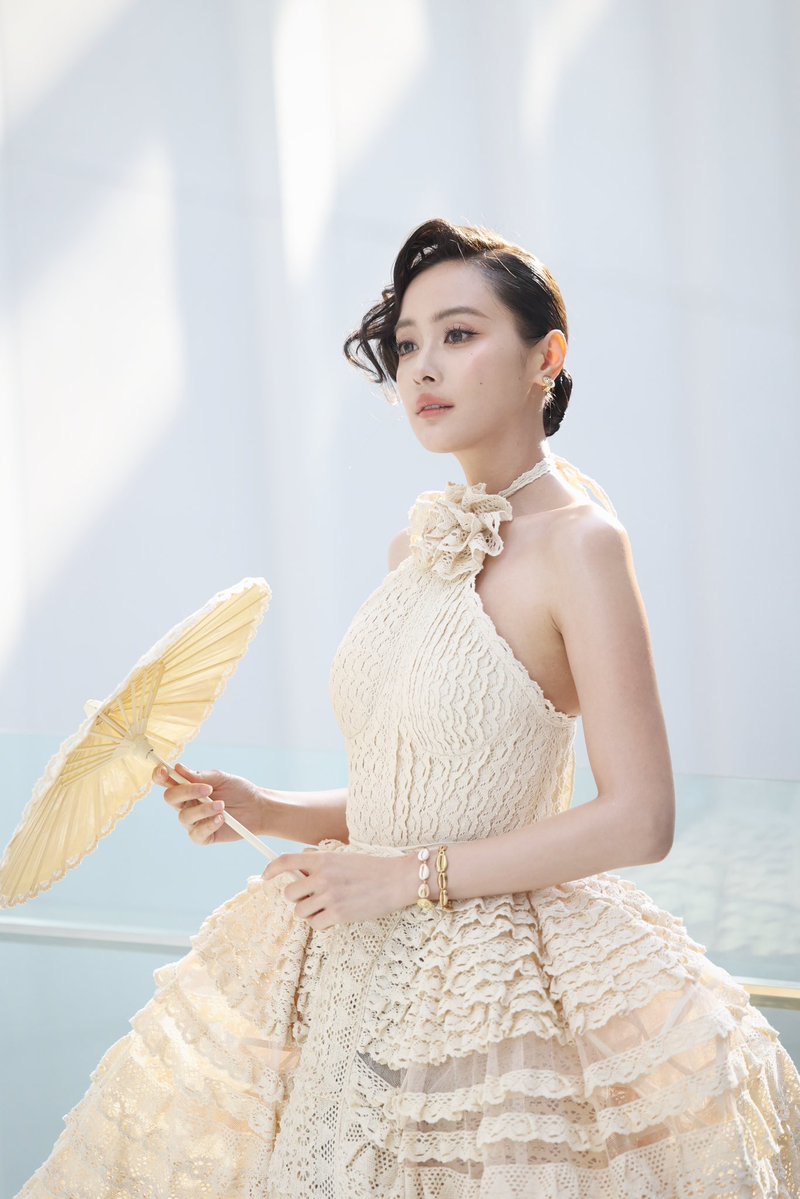 SheBee_iPr tweet media