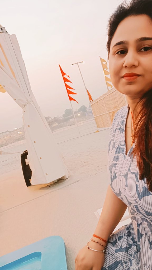 DrMansiDwivedi3's tweet image. चिंता रहित #सुबह हो..
पहली फोन #call माता-पिता की हो..

ये भाग्य सदैव नहीं होता..!!