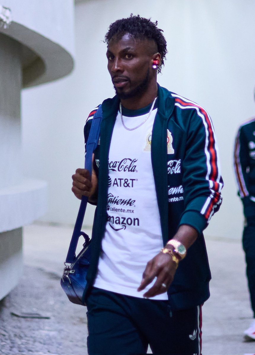 Julio Caesar tweet media