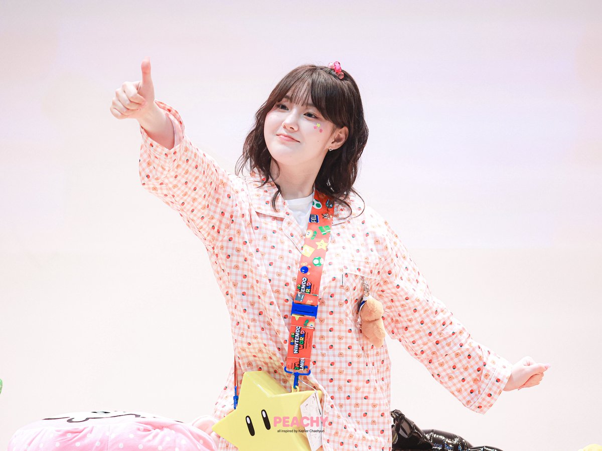 ᴘᴇᴀᴄʜʏ tweet media