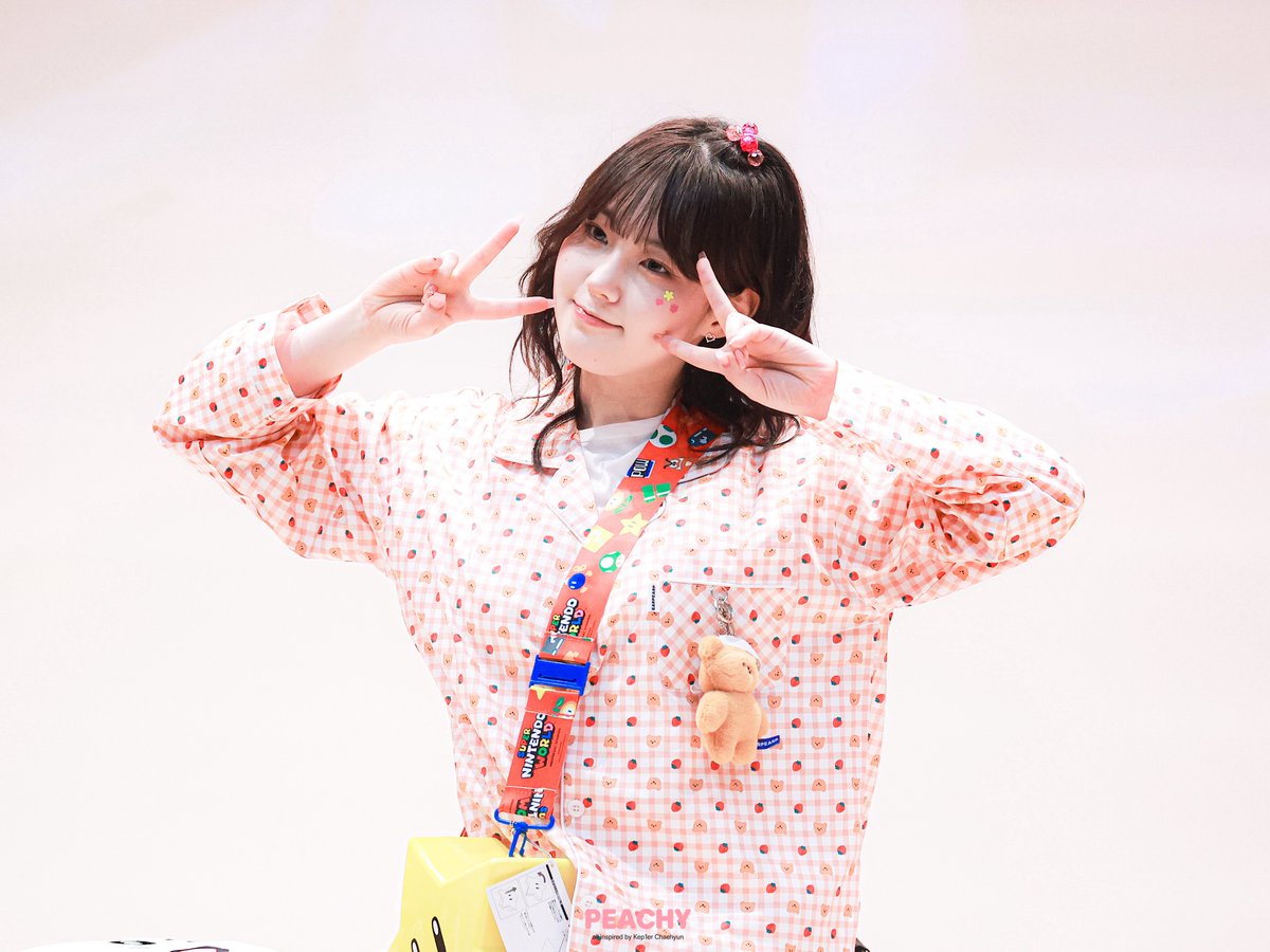 ᴘᴇᴀᴄʜʏ tweet media