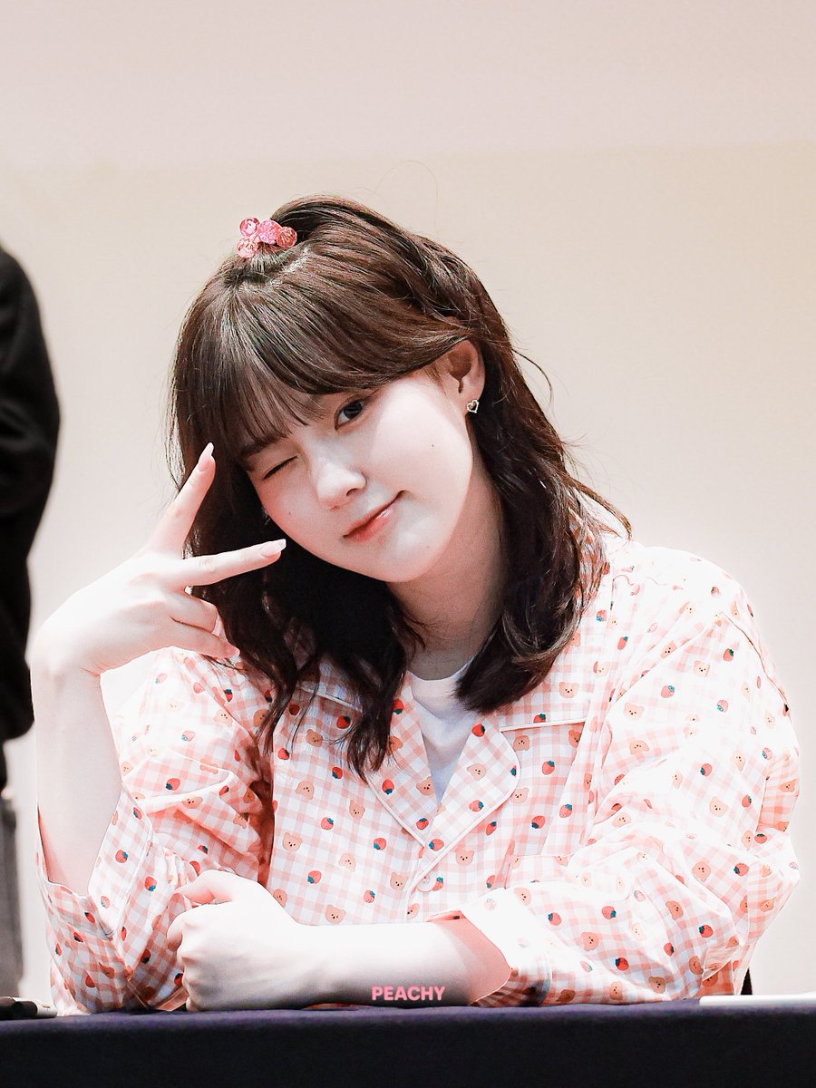 ᴘᴇᴀᴄʜʏ tweet media