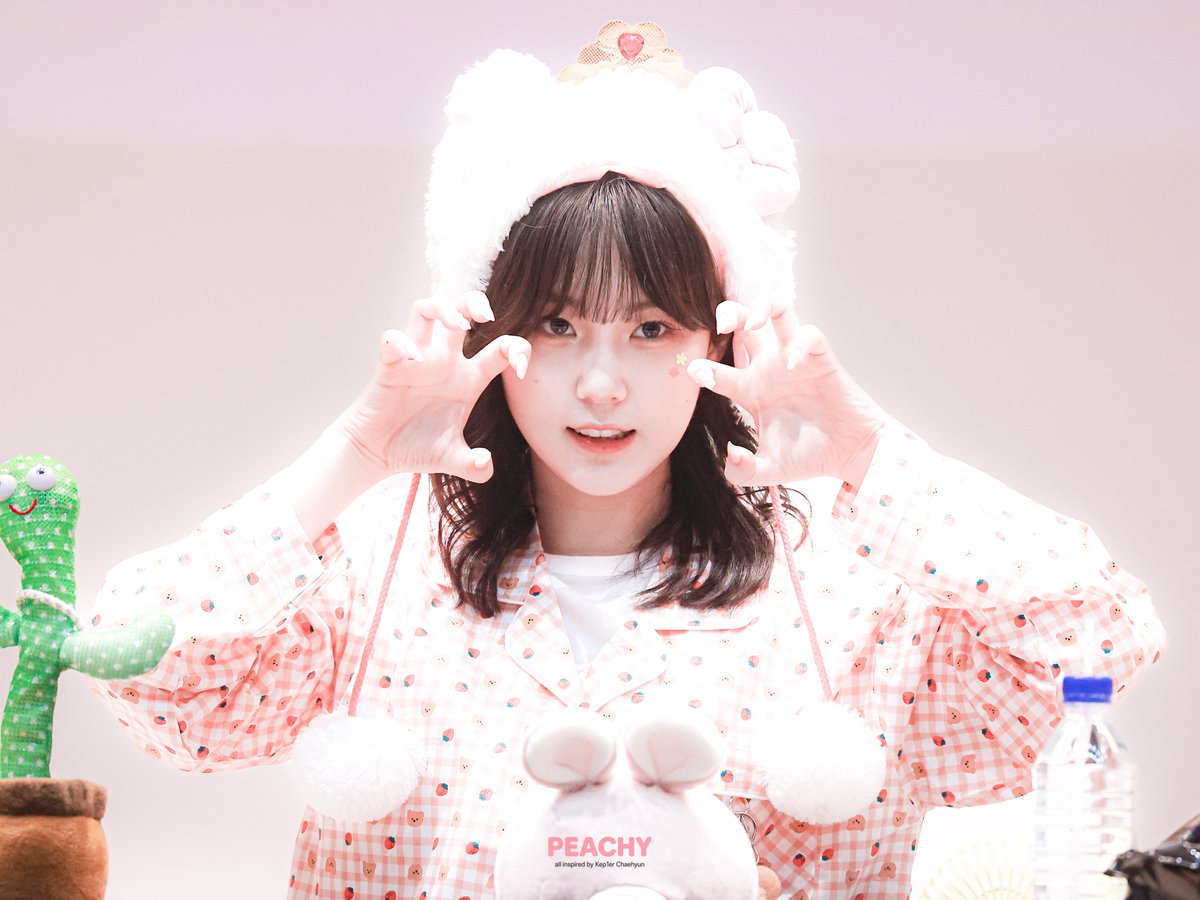 ᴘᴇᴀᴄʜʏ tweet media