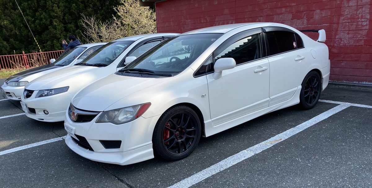 みすちん tweet media