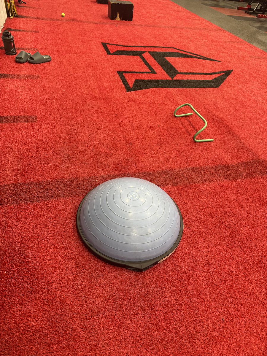 𝓬𝓪𝓶𝓻𝔂𝓷 𝓼𝓲𝓭𝓭𝓮𝓷 tweet media