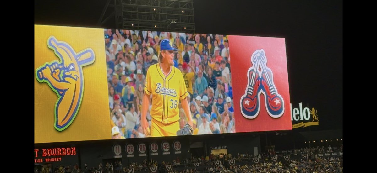 jujuubeez's tweet photo. Jered Weaver pitching for The Savannah Bananas tonight!!! 🍌❤️ https://t.co/kXEAWYyQSk