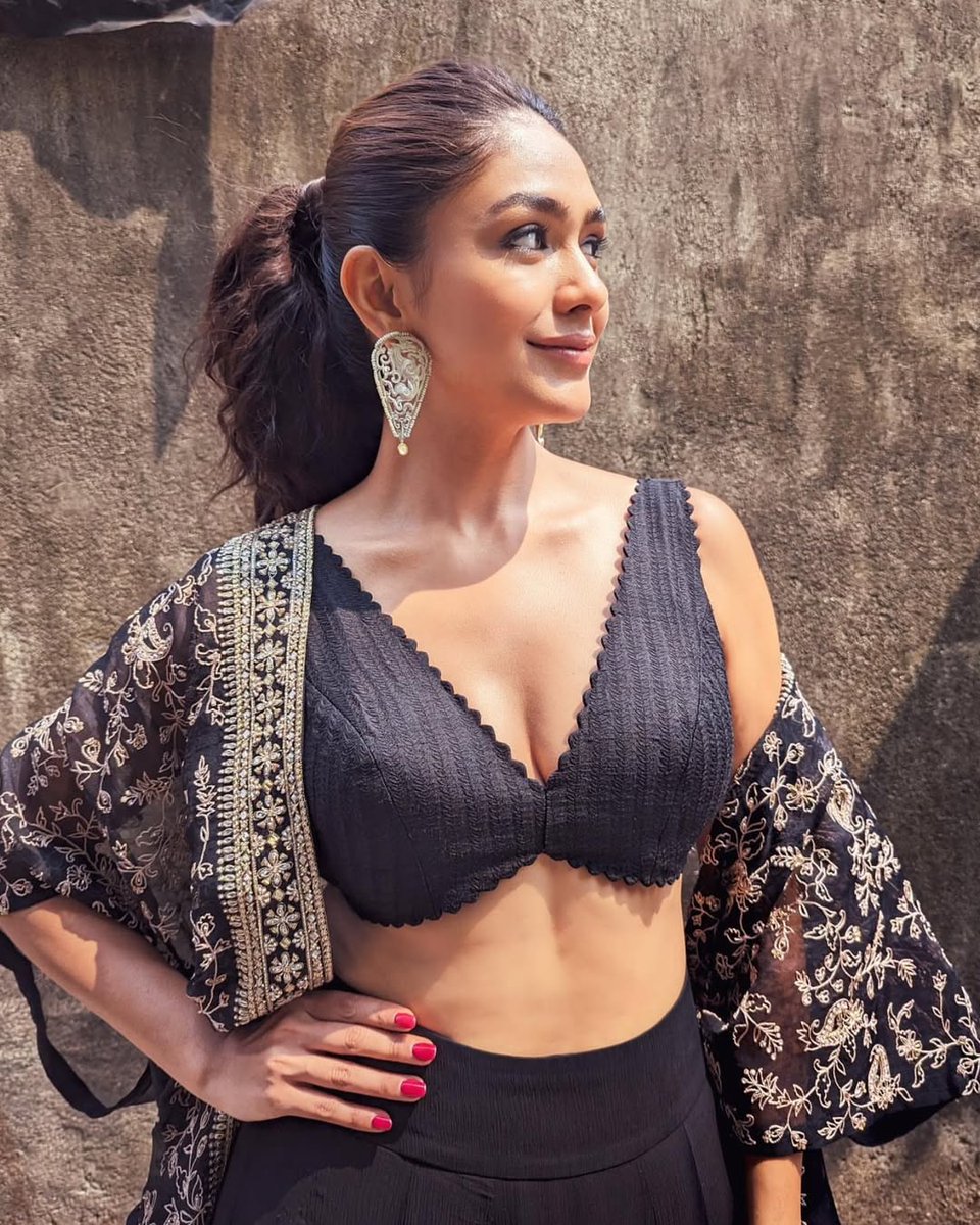 GlamCrest tweet media