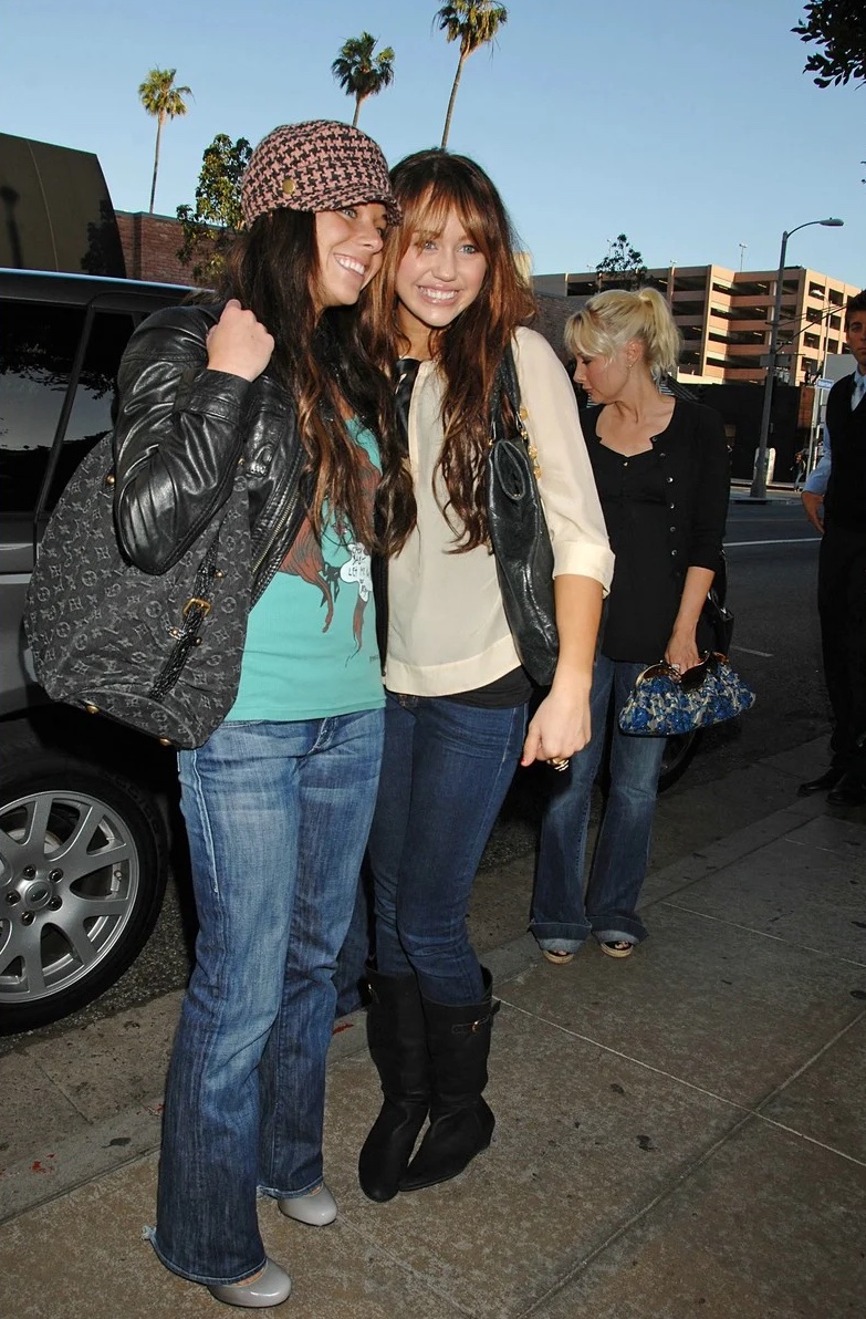 themileyarchives tweet media