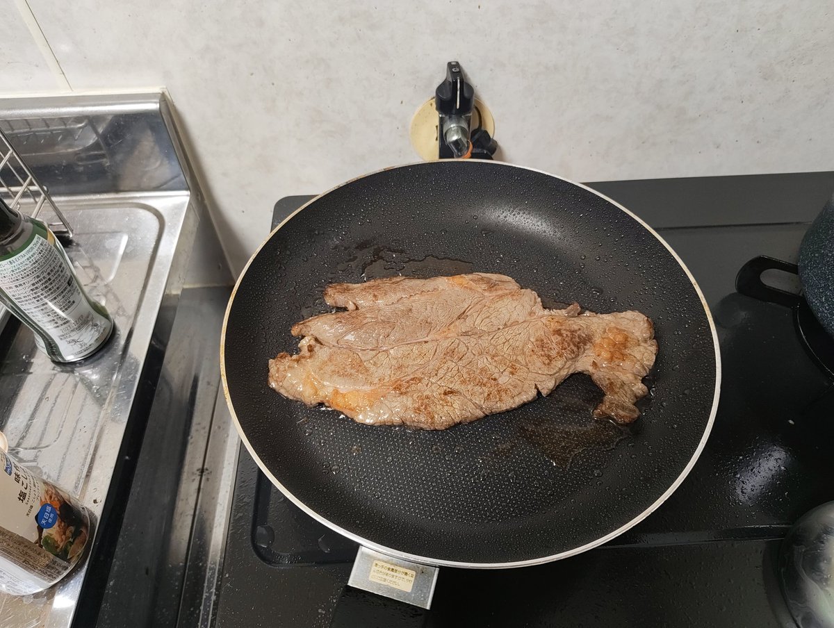 Hanamanchannel's tweet photo. 肉デカすぎた https://t.co/HKsqAWs4MJ