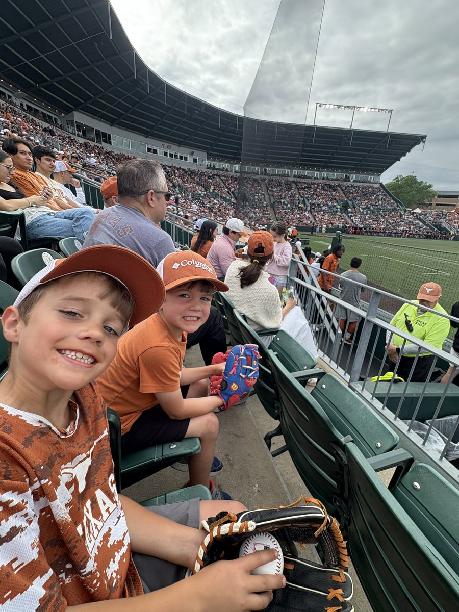 RanBoone's tweet photo. Started the day the same way we ended it. With a little baseball and Bryson’s favorite in between. #HookEm 🤘🏼 https://t.co/Zb3Xpmzlzh