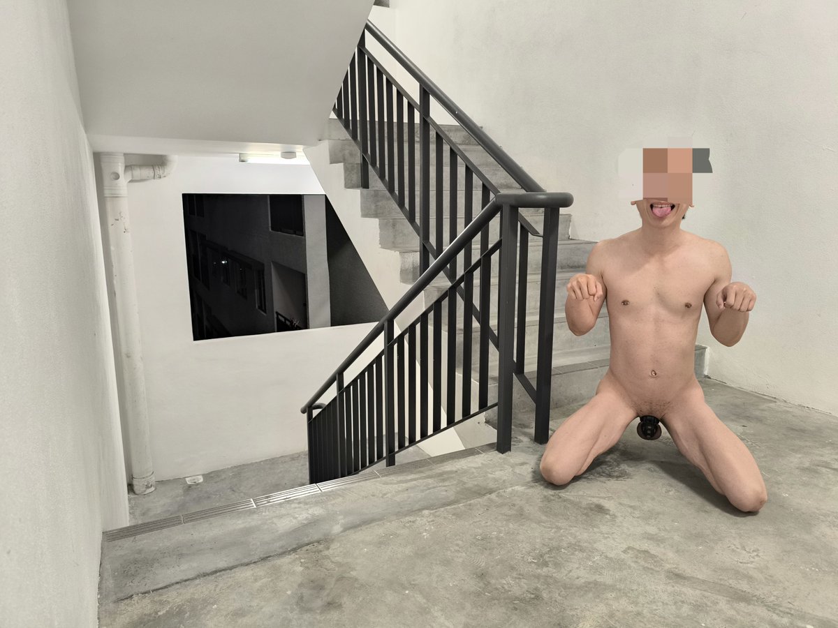 Locked Slave Sub tweet media