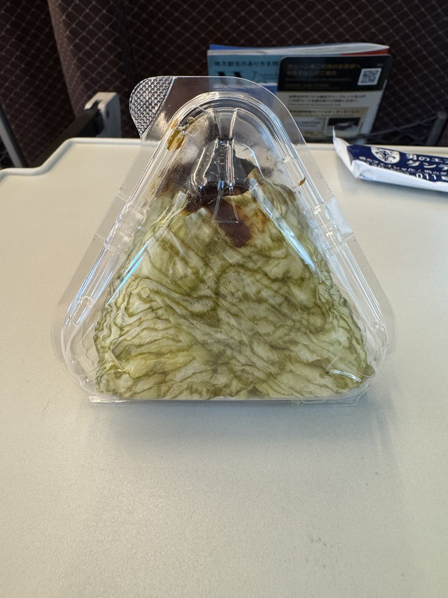 桑山ワイクウーデザイン tweet media