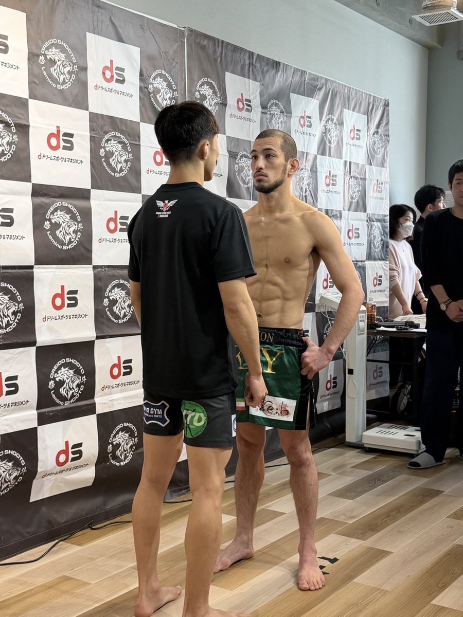 シモンスズキ tweet media