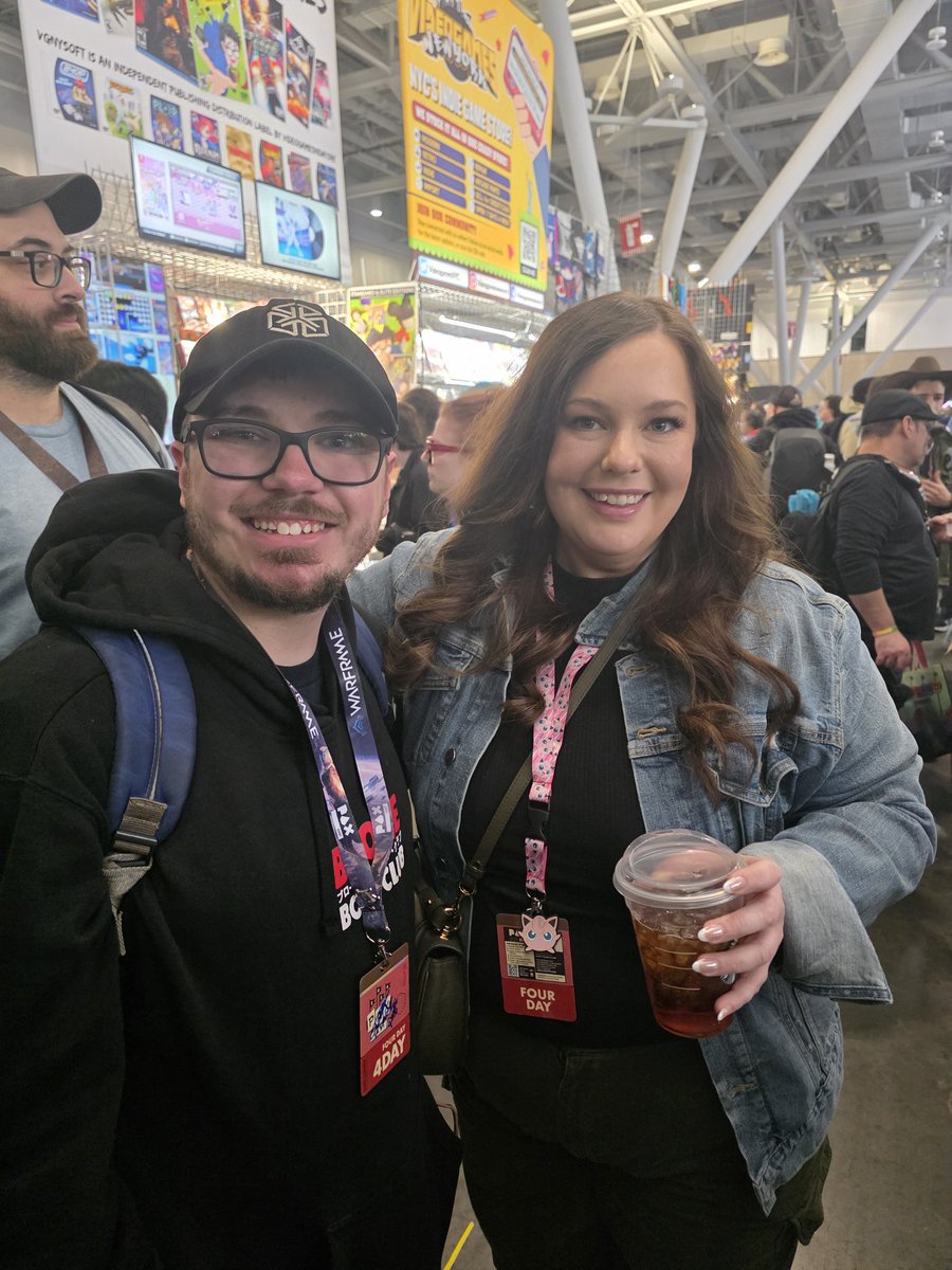 Stormchaser981's tweet photo. Day 3 of pax rocked with @CaptainSlicerax @ashwee_princess @SpudSama @SeaForest480  and getting to meet @I_AM_WILDCAT @ElasticDroid @BigPuffer @SilentDroidd @Pezzy__ @pastaravioli and the rest of of the gang yall rocked @GamerSupps booth and with @bldblz  hope next year @ObieXD https://t.co/F3IaU59YY1