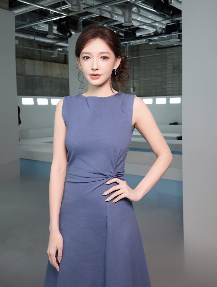 COS xhs update 

Actress and singer #ChengXiao appears at the COS 2026 S/S Fashion Show.

🔗 xhslink.com/o/9Ua41JY5doO 

#程潇 
#성소