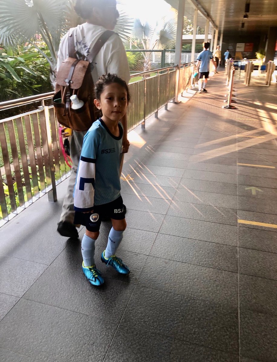 Hi panggil aku Intan 🤍 tweet media