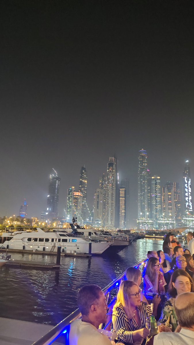 Gabriela 🍁 tweet media