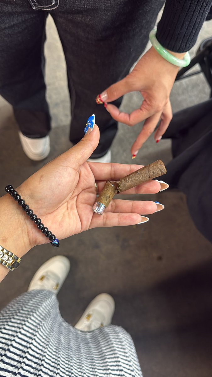 MaryGuappin tweet media