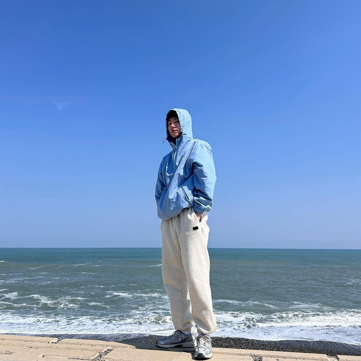 haneulspark's tweet photo. mountain or beach?
my liking is pretty obvious wasn't it? 😌 https://t.co/YTbLX3vcZm