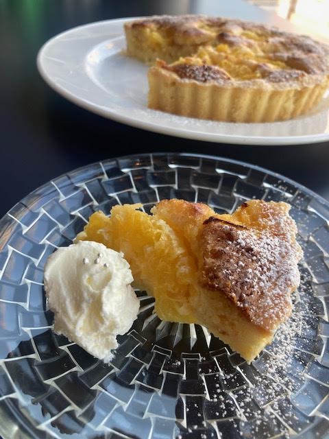 BUNDCAFE's tweet photo. 熊本から届く美味しい柑橘🍊
感謝です〜💛

『甘夏タルト』焼きました🥧
甘夏マーマレードを生地に混ぜ込み、生の実を並べて
焼きました

果香紅烏龍茶とご一緒にいかがですか

バンドカフェ
札幌市中央区南1条西5丁目cuteビル６階
011-232-0880
12時〜20時
日祝〜19時
水曜定休 https://t.co/lPQA4L1eM0
