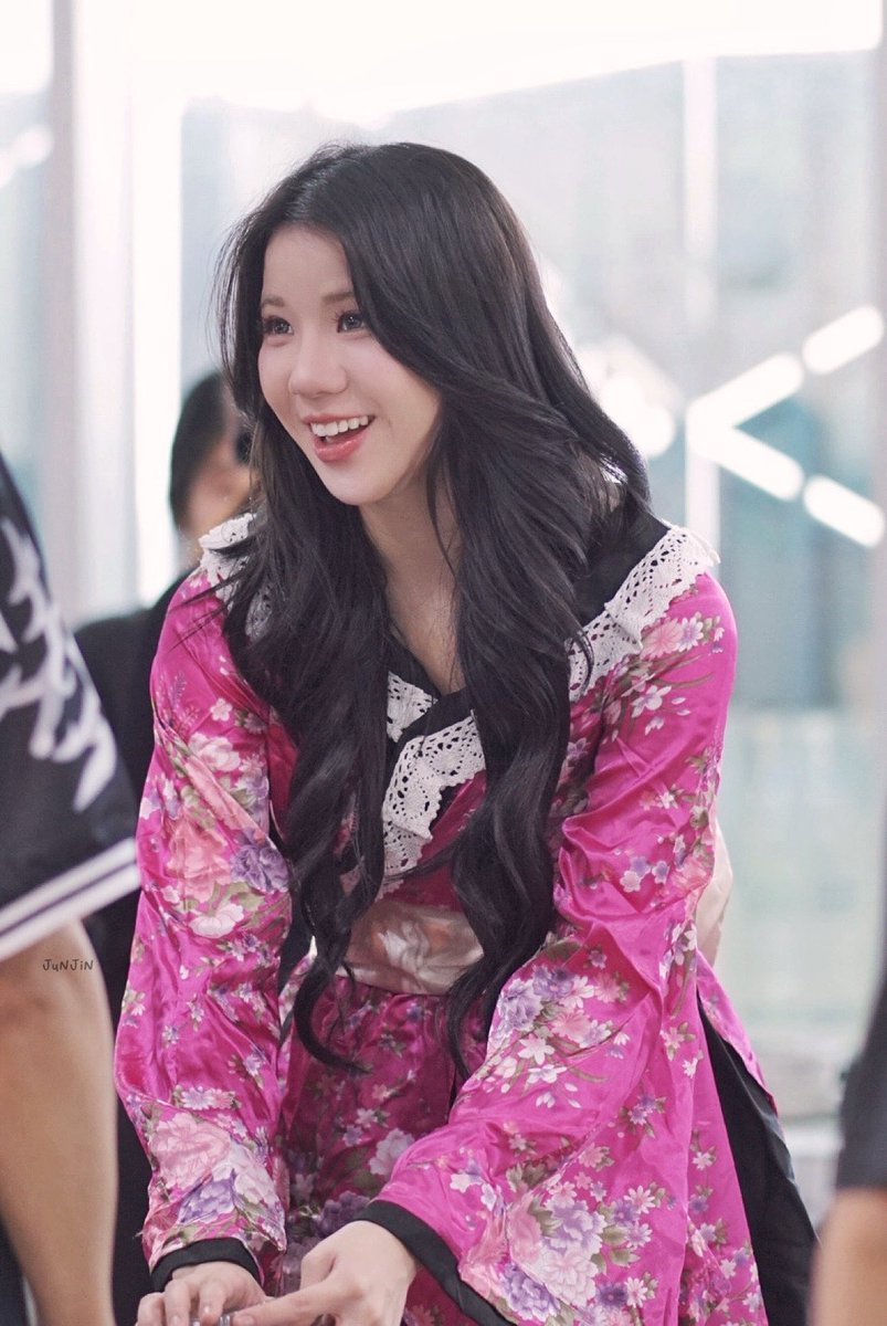 JuNJiN ◡̈ tweet media