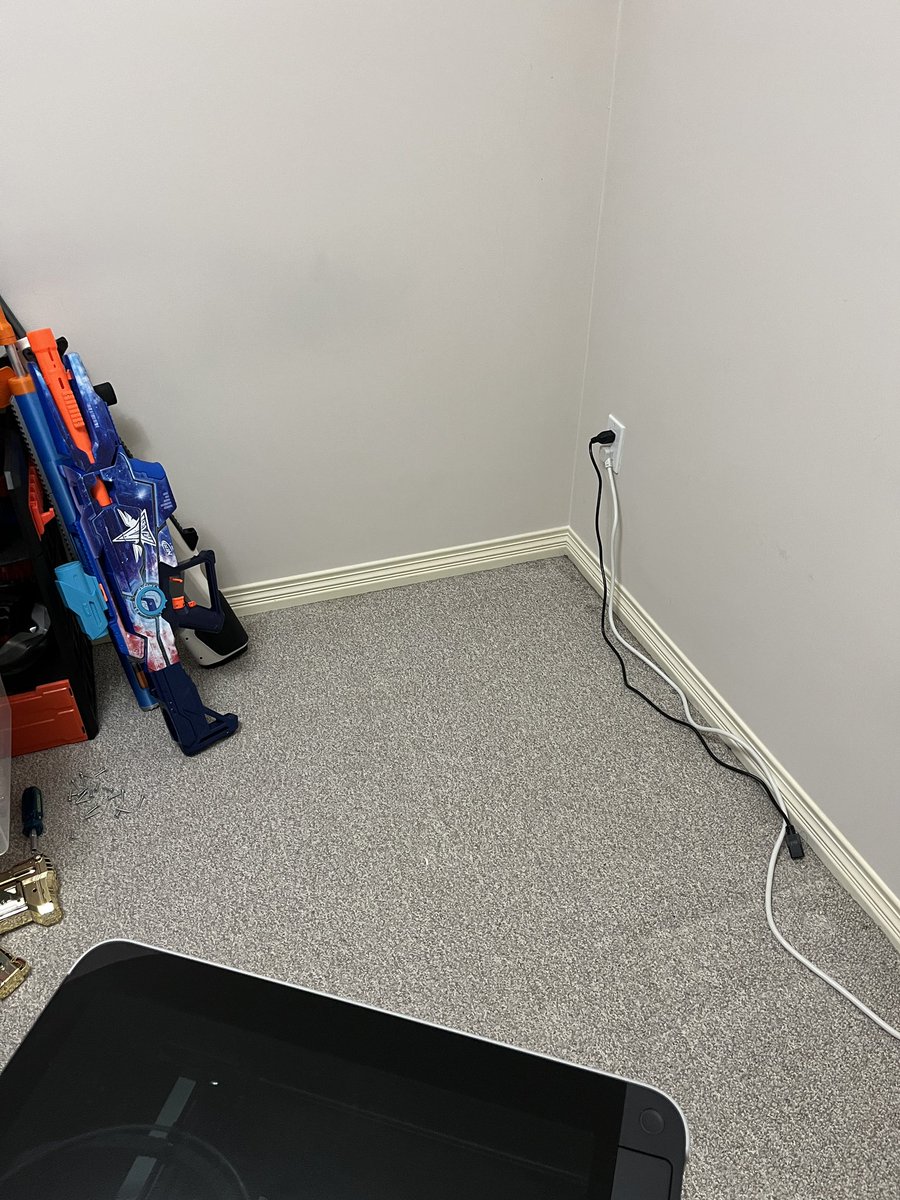 legitbreadd's tweet photo. Before and after!
I recently hunted down a couple of new desks on Facebook Marketplace for my 3D printers - if I tried putting both of them on my old IKEA table it would’ve snapped in half from the weight lmao https://t.co/PLWfvhDjzq