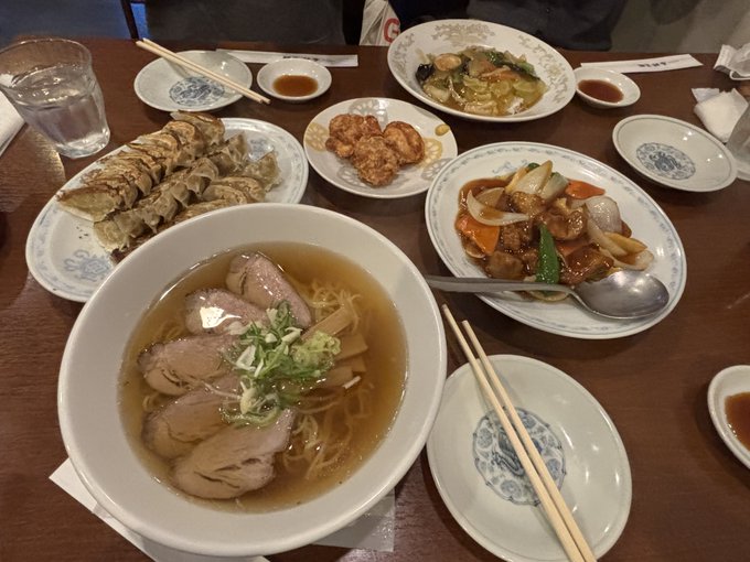 昨日食べた中華が美味しかったので、お昼時間ということでお裾分けします!
久々に母、姉と集まっての食事でした。 