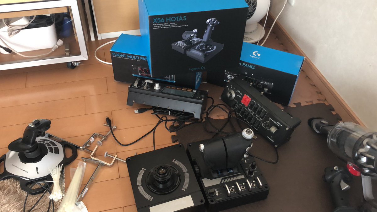 フラシム環境を整える。
使ってないパネル類、使えないスティックはお片付け。