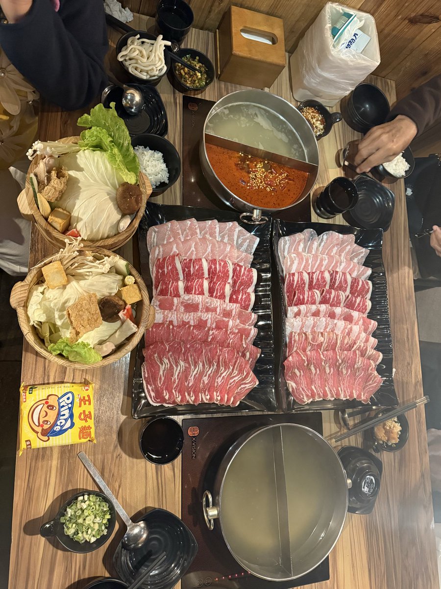 ShumAndrea's tweet image. Yummy yummy hotpot!!! 

#hotpot #foodgram #mountainshabushabu #dinner #yummyfoodhappytummy