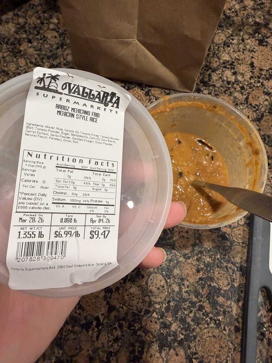 DanielVanDuzer's tweet photo. @VallartaMarket I dont think this corner of a bag belongs in my refried beans does it? https://t.co/u0riRRdKU9