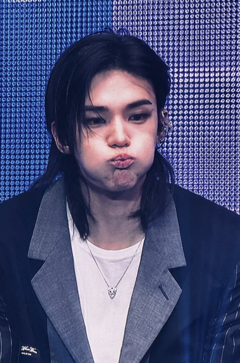 Martha COVER ME in HYUNJIN x GUESS tweet media