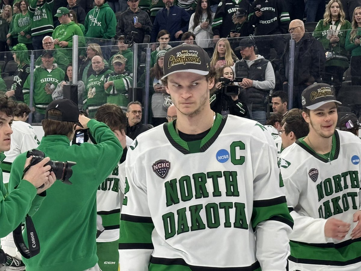 Ice Time College Hockey West tweet media