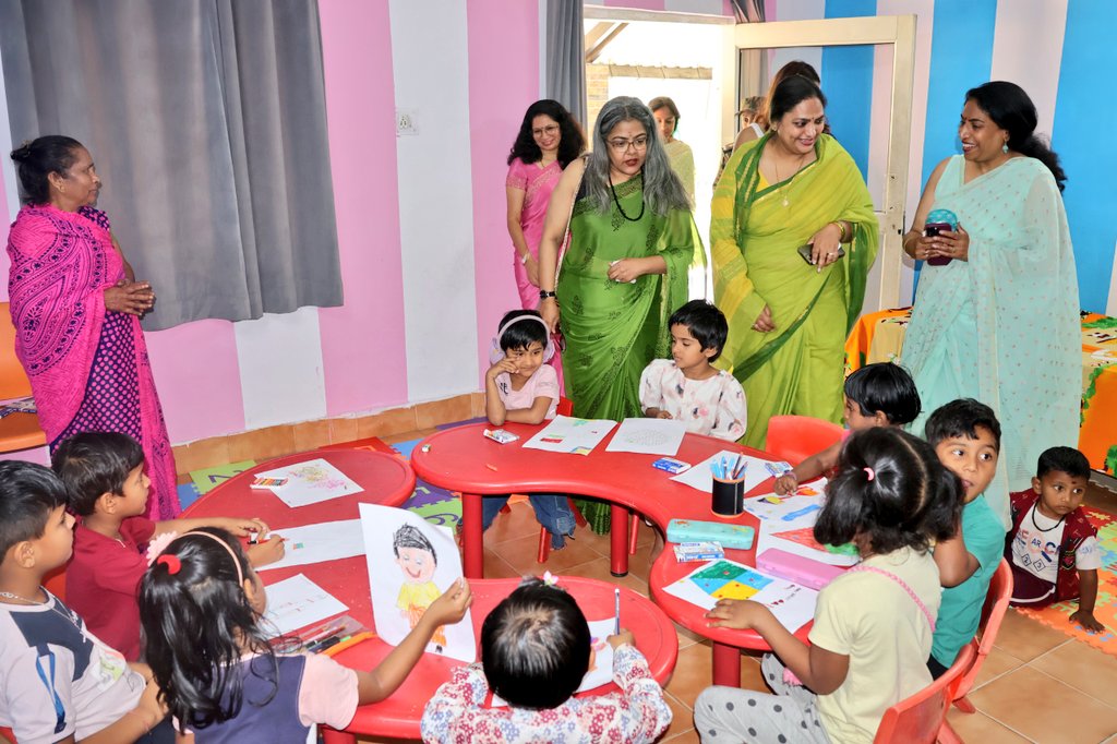PRODefDehradun's tweet photo. United in Strength: Empowering Garud Families!

Mrs Rajitha Hariharan, Zonal President AWWA, #StrikeOne, interacted with families of the #GarudDivision. Commended the AWWA initiatives and reaffirmed commitment to women empowerment, skill-building and holistic growth.

Together, we rise! 

Aasha, Vishwas, Aastha

#WeCare 
#GarudDivFamilies #AWWANorthernCommand @OfficialAwwa @NorthernComd_IA 
@adgpi 
#IndianArmy #AWWA #WomenEmpowerment #ServiceBeforeSelf