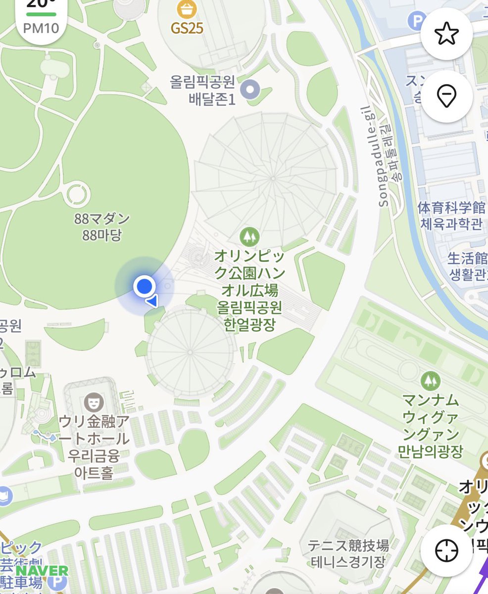 bye_future_'s tweet photo. 2시 30분부터 첨부된 장소에서 배포합니다 >ㅁ<
1인당 핀 배지 또는 키링 중 하나를 선택하실 수 있습니다 🎁
별무늬 가방을 들고 있습니다 ⭐︎⭐︎⭐︎ https://t.co/VMg3QecSHG