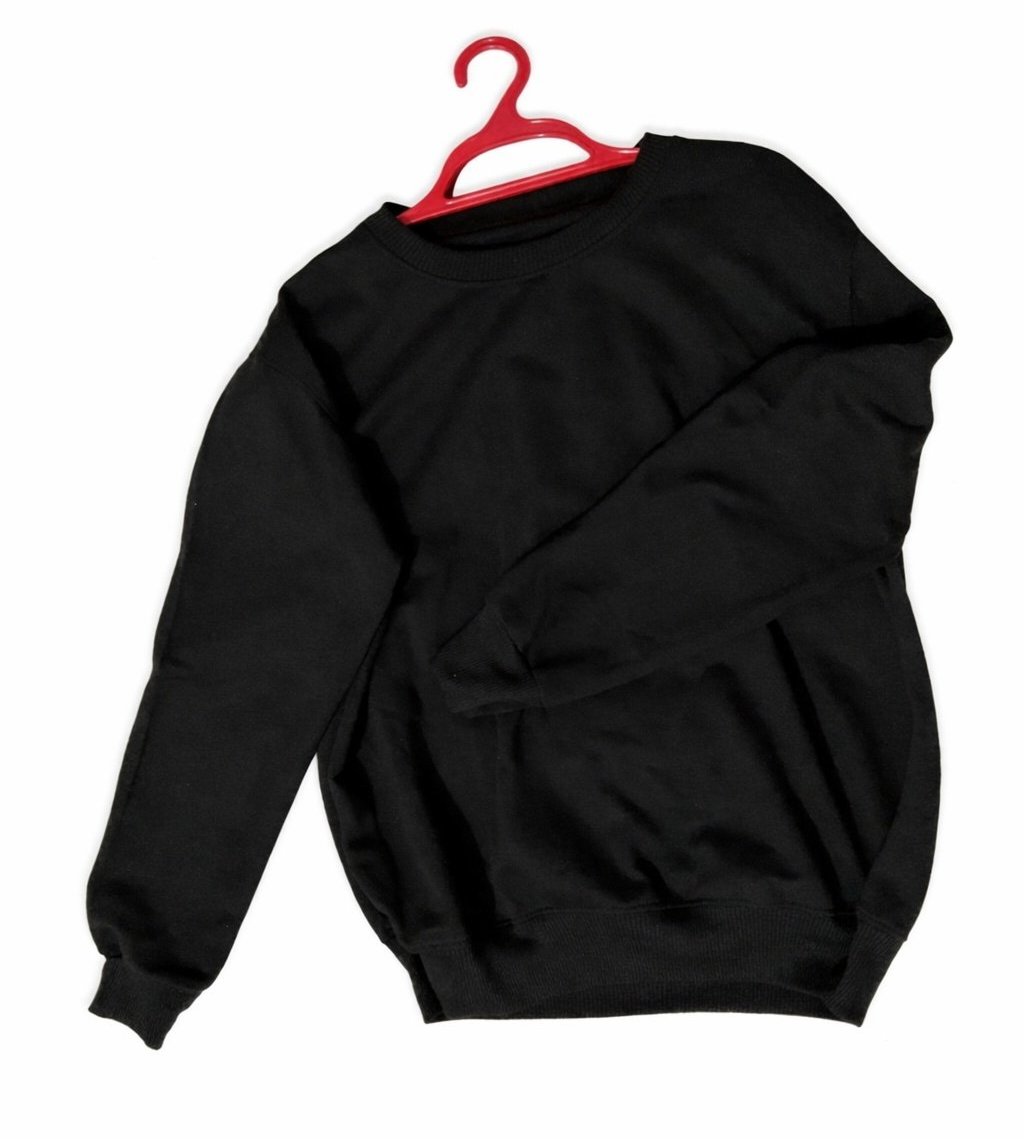 0o0800's tweet photo. wts 
✅ sweater ? hitam 

- 20.000 
- kurang cocok jika dipakai saat siang panas, bahan lumayan panas
- kondisi : like new, dipakai 2-3x https://t.co/FmeYsI6d9g