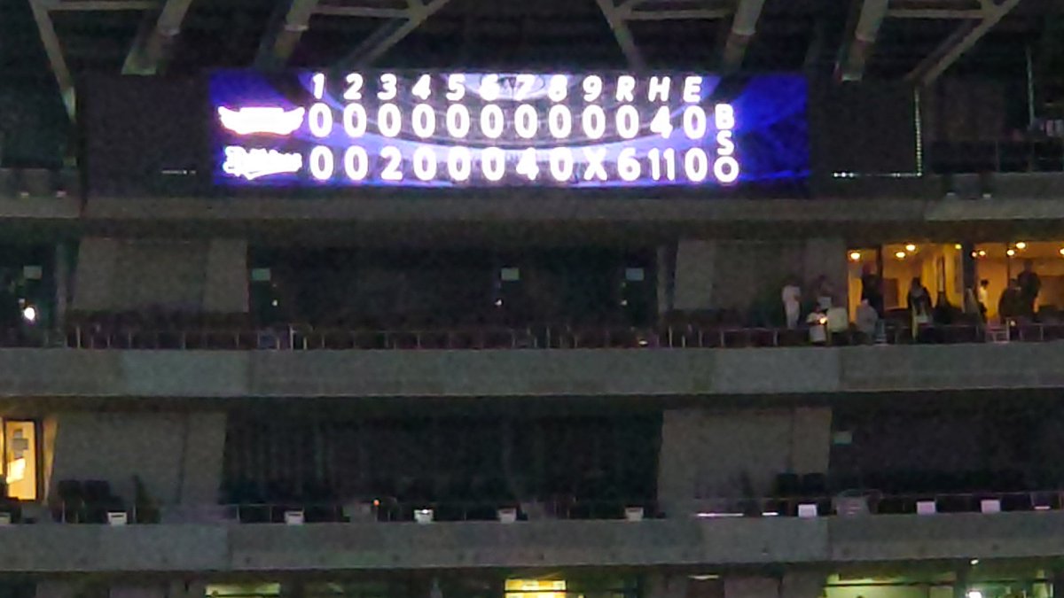 e_727_e's tweet photo. 開幕戦2日目
廣岡スタメンだしヒット打ったし、中川HR含む4打点だし、九里は完封だし
シーズン最高の幕開けでした⚾️
昨季ヒーローでお立ち台にいるのにとにかく残念そうな顔の九里が忘れられなかったので、「たまたまです」とスンとしつつも嬉しそうな顔を、しかも現地で拝めて良かった😂 https://t.co/amZEb7TdEb