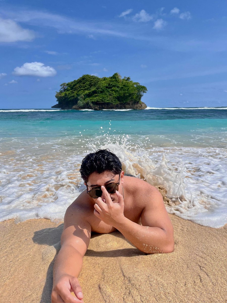 notyourbussines tweet media